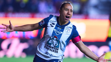 La delantera Charlyn Corral, se llevó los reflectores tras marcar un doblete, y un tanto más de Nina Nicosia.