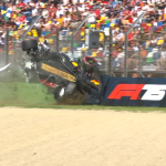 Gracias al 'halo' el piloto japones no perdió la vida, quien posteriormente logró comunicarse con su equipo por radio indicando que estaba bien.