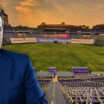 El estadio Ciudad de los Deportes tiene varios detalles que no lo acreditan como no tener estacionamiento, no cuenta con techo, los sanitarios están deteriorados.