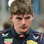 Cabe señalar que el holandés fue sancionado por ese contacto, y fue penalizado 10 segundos por lo que termino hasta el lugar 10 y también perdió tres puntos en su licencia, que lo dejan a una sola unidad de perderse un Gran Premio por sanción.