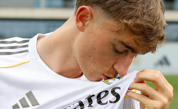 Huijsen iniciará sus entrenamientos con el club merengue en los próximos días.