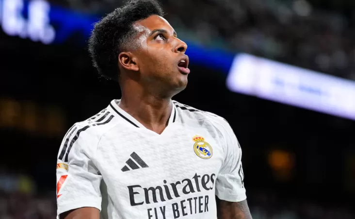 El delantero no fue tomado en cuenta ni un minuto para el partido ante los Tuzos, mientras que Xabi Alonso hizo sus cinco cambios sin tomarlo en cuenta.