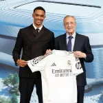 Alexander-Arnold portará el dorsal 12, ya que la normativa del futbol español prohíbe el uso de su antiguo dorsal en el Liverpool, el 66.