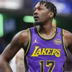 El ex Lakers de 32 años, rescindió su opción de jugador de 15.4 millones de dólares con la franquicia angelina.