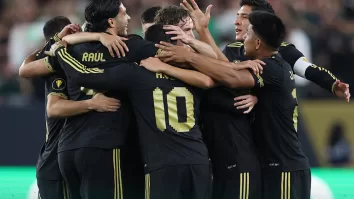La marca Adidas quien ahora viste a la Selección Mexicana pagó  80 millones de dólares, pero por un contrato a largo plazo.