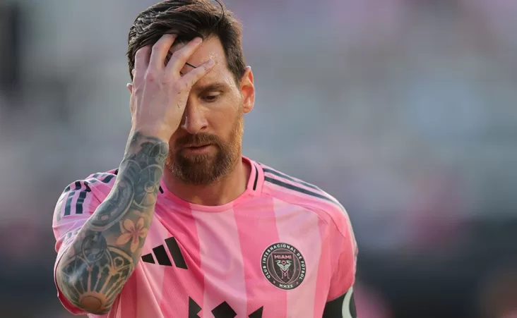 De acuerdo con el reglamento de la MLS, los jugadores que no asisten al partido sin una lesión justificada son sancionados con un partido de suspensión.