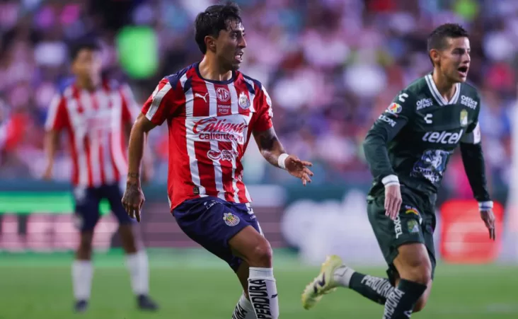 Hugo Camberos en el minuto 76, cayó dentro del área tras una carga de Sebastián Santos, pero el árbitro no sancionó.