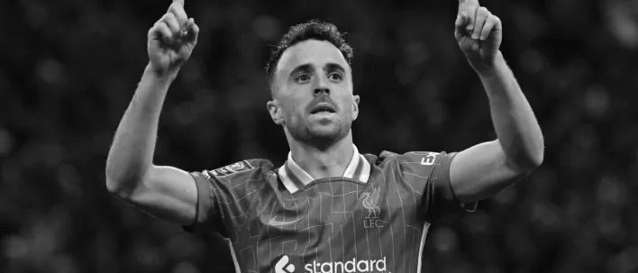 El accidente se reportó a la 1:30 de la mañana donde su Lamborghini, habría reventado un neumático lo que provocó que el coche saliera del camino.