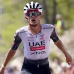 El joven de 21 años completó los 185.8 kilómetros de la prueba en un tiempo de 4 horas, 23 minutos y 58 segundos.