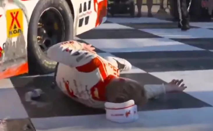 Connor Zilisch confirmó en redes sociales la fractura, por lo que no podrá estar para la carrera de la Nascar Cup Series de este domingo en Watkins Glen.