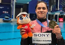 El clavadista mexicano de 21 años superó a dos leyendas chinas con 529.55 puntos.