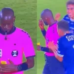 Cuando marcaba el minuto 42, el mediocampista Edwin Cerrillo golpeó el rostro de un jugador de Pachuca, por lo tanto el arbitro Oshane Nation marcó la falta y sacó la tarjeta amarilla.