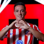 Giacomo Raspadori fue formado en las categorías inferiores del Sassuolo desde 2009, y logró debutar con el primer equipo el 26 de mayo de 2019 frente a la Atalanta.