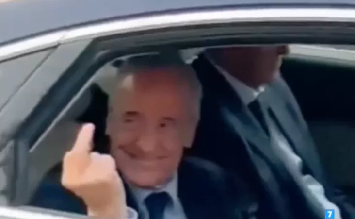 Al parecer el presidente blanco se equivoco pero aún se desconoce eso, pero en su semblante se ve contento.