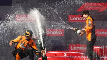 Con esta victoria la escudería británica gana su cuarto doblete consecutivo, reafirmando su dominio actual en la categoría.