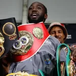Crawford había conquistado el título súper welter en agosto de 2024 al derrotar a Israil Madrimov, pero recibió un permiso especial para subir de categoría y enfrentar a Canelo.