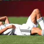 Jiménez abrió el marcador con un certero cabezazo en tiro de esquina, superando a su marca y dejando sin reacción al arquero Emiliano “Dibu” Martínez.