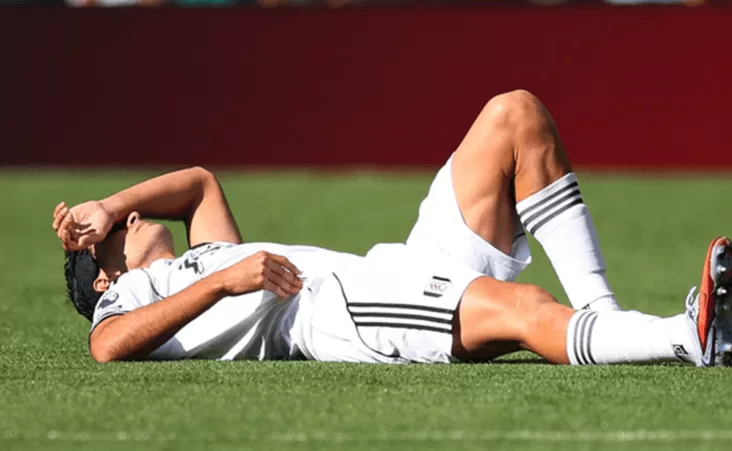 Jiménez abrió el marcador con un certero cabezazo en tiro de esquina, superando a su marca y dejando sin reacción al arquero Emiliano “Dibu” Martínez.