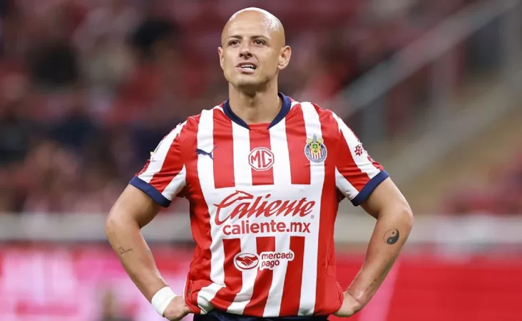 Ingresando para la segunda mitad, con el marcador 0-2, Chicharito apareció solo en el segundo poste tras un peinado dentro del área, pero su remate se fue desviado cuando tenía el arco abierto.