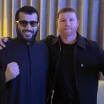 El directivo saudí, figura clave en la expansión del boxeo mundial, agradeció además a Canelo por el obsequio de los guantes que utilizó en el Allegiant Stadium.