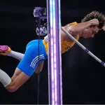 Duplantis, nacido en Estados Unidos, ya había asegurado la medalla de oro con su tercer título mundial consecutivo el lunes.