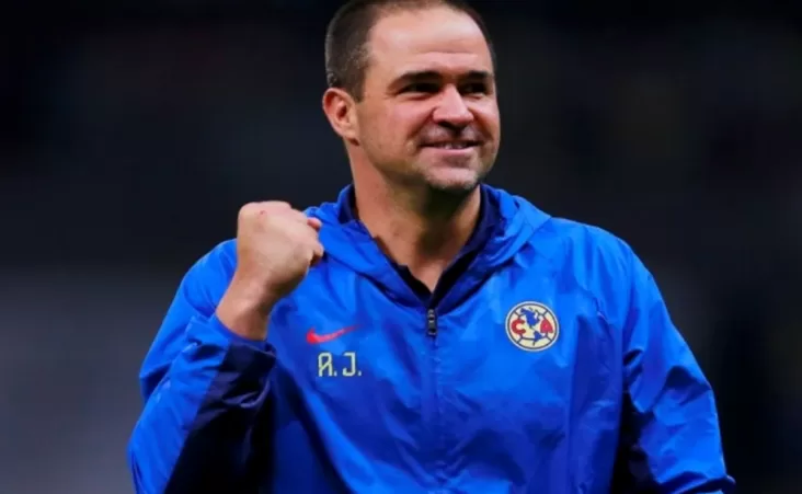 Con una efectividad cercana al 65%, Jardine se ha consolidado como uno de los técnicos más exitosos de la era moderna del club.