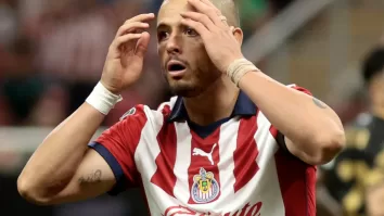 Al minuto 12, tras un centro preciso de Gómez al segundo poste, Hernández quedó completamente solo frente a la portería esmeralda.