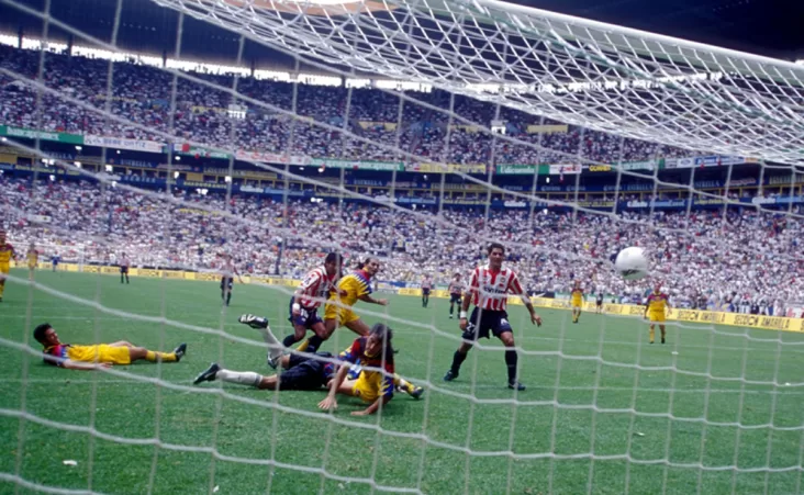 América presume un proyecto sólido, con títulos recientes y un tricampeonato que lo coloca en la cima con 16 ligas.