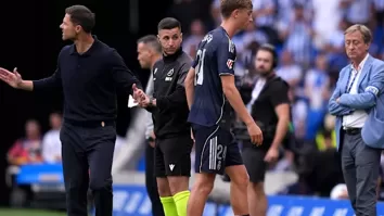 La jugada polémica ocurrió en el minuto 37, cuando el Madrid ganaba 0-1 y dominaba en lo táctico. Huijsen calculó mal un balón largo y perdió la posición ante Mikel Oyarzabal, que arrancaba a 40 metros de la portería.