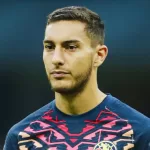 El jugador charrúa ha confesado en reiterada veces estar contento con el América, sin embargo también indicó que su sueño es emigrar al balompie europeo.