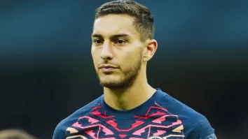 El jugador charrúa ha confesado en reiterada veces estar contento con el América, sin embargo también indicó que su sueño es emigrar al balompie europeo.