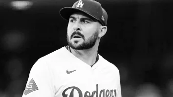 El manager Dave Roberts confirmó que Vesia no viajó con el equipo y que están evaluando la situación “día a día”.