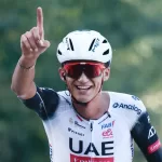 En los 179 kilómetros entre Dogliani y Acqui Terme, Del Toro, de 21 años, lanzó un ataque decisivo en el ascenso a Castelletto D’Erro, dejando atrás al pelotón para cruzar la meta con un tiempo de 4h 08’24’’.