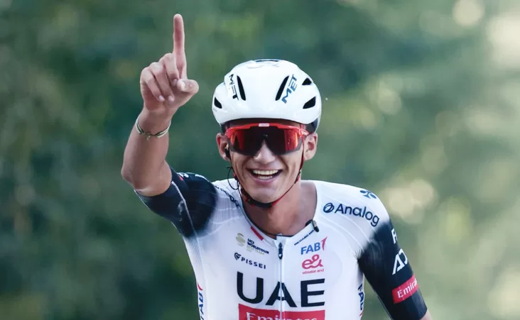 En los 179 kilómetros entre Dogliani y Acqui Terme, Del Toro, de 21 años, lanzó un ataque decisivo en el ascenso a Castelletto D’Erro, dejando atrás al pelotón para cruzar la meta con un tiempo de 4h 08’24’’.