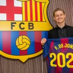 Desde su llegada en 2019 desde el Ajax, De Jong ha alternado altibajos con momentos de brillo. La temporada pasada recuperó protagonismo compartiendo mediocampo con Pedri y aportando equilibrio al equipo.