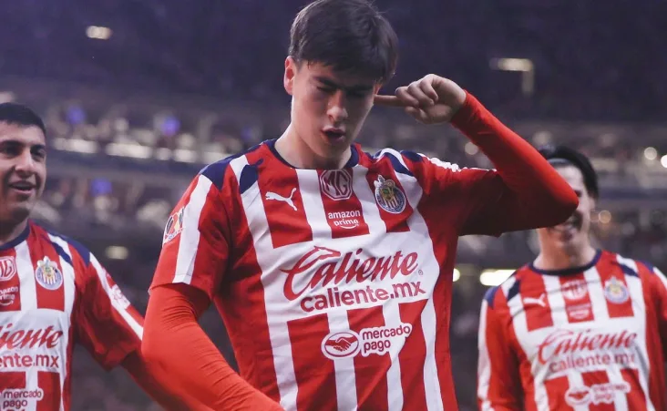 Al minuto 7, ‘La Hormiga’ aprovechó un centro preciso y, solo en el segundo poste, abrió el marcador de cabeza, dando el primer aviso de la noche que se avecinaba para los rojiblancos.