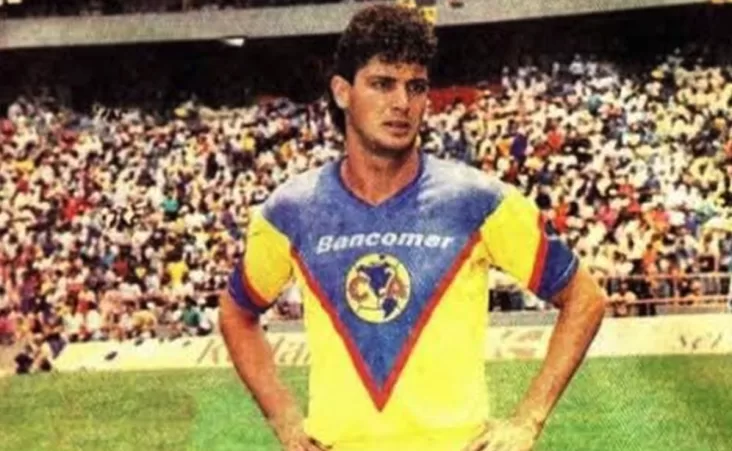 En México, su recuerdo pesa más que nunca. Con el América, en los 90, regaló momentos de clase y fantasía, como aquel legendario gol de rabona que asistió a Toninho en un Clásico ante Chivas.