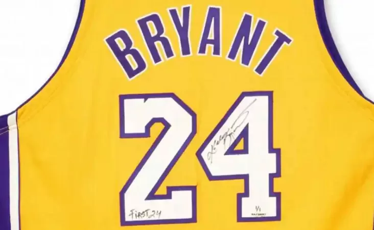 Bryant vistió ese jersey el 3 de noviembre de 2006, en la victoria 118-112 de los Lakers sobre los Seattle SuperSonics, aportando 23 puntos.
