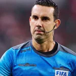 Según el periodista hondureño Gustavo Roca, en la ciudad de Guatemala apareció una manta con un mensaje dirigido a Concacaf, Panamá y los árbitros.