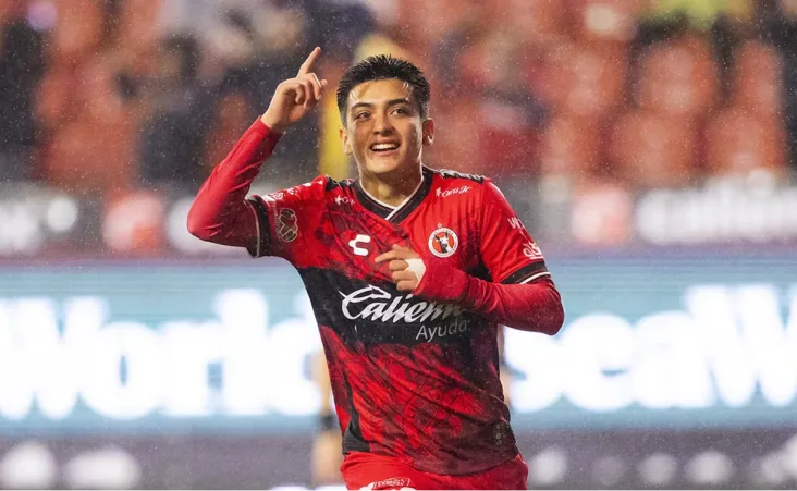 Juárez abrió el marcador al minuto 12 con una gran acción entre Mayorga y Estupiñán, quien definió con potencia.