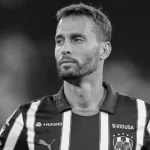 Canales llegó a Monterrey en el verano de 2023, firmando un contrato por tres años con opción a uno más, vigente hasta julio de 2026.