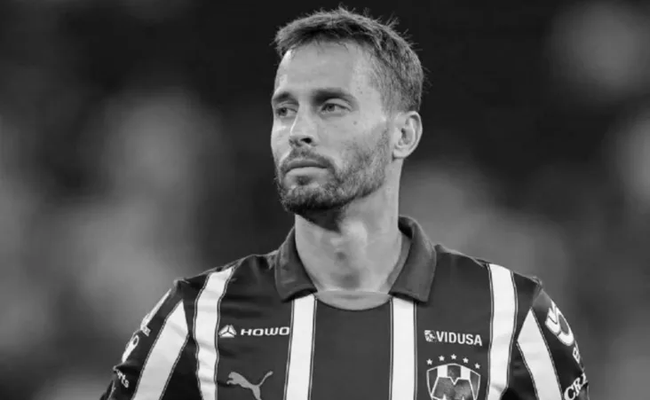 Canales llegó a Monterrey en el verano de 2023, firmando un contrato por tres años con opción a uno más, vigente hasta julio de 2026.