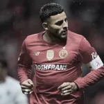 Vega había dejado atrás el desgarre sufrido el 26 de octubre ante Pachuca, pero en los últimos entrenamientos volvió a resentirse.