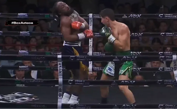 El inmueble lució lleno para presenciar el cuarto triunfo profesional del “Green”, quien continúa forjando su carrera luego de una destacada etapa como amateur.