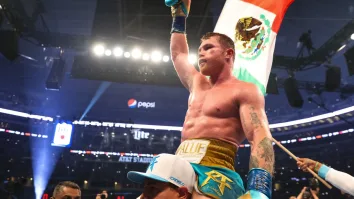 The Ring Magazine actualizó su ranking de las 168 libras y colocó nuevamente a Canelo Álvarez en la primera posición.