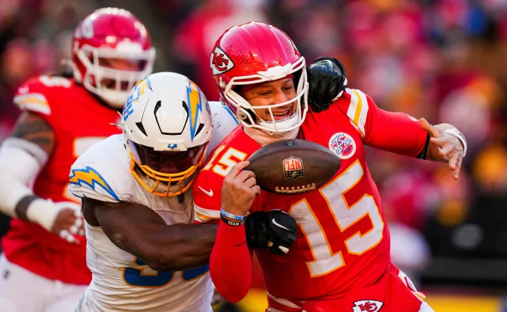 La lesión ocurrió a menos de dos minutos del final del partido del domingo ante los Chargers.