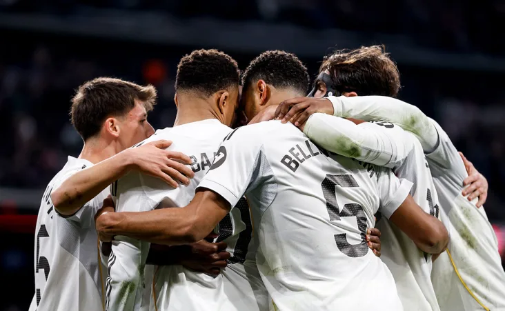 El estreno de Álvaro Arbeloa como técnico en casa estuvo acompañado por un clima de desaprobación constante.