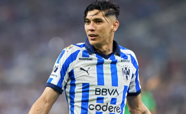 En un primer momento, se especuló con una posible lesión o incluso con un gesto de molestia por el cambio.