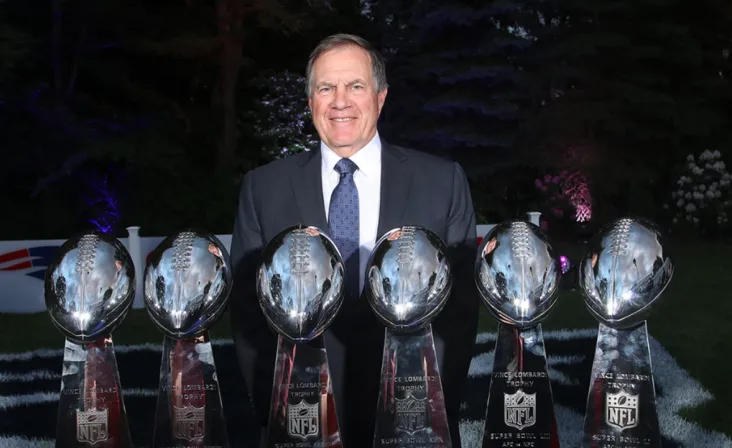 La selección está a cargo de un comité de 50 electores, integrado por periodistas que cubren a los equipos, votantes generales y miembros del propio Salón de la Fama.