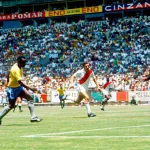 La decisión se tomó por el estado de la cancha, que FIFA recomendó renovar por completo, instalando un nuevo césped.